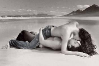 a deux sur la plage